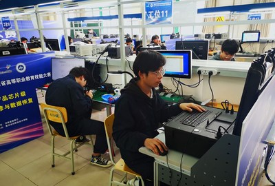 河南省20所高校同臺競技，電子產品芯片級維修與數據恢復大賽圓滿落幕，信息工程學院選手脫穎而出斬獲一等獎